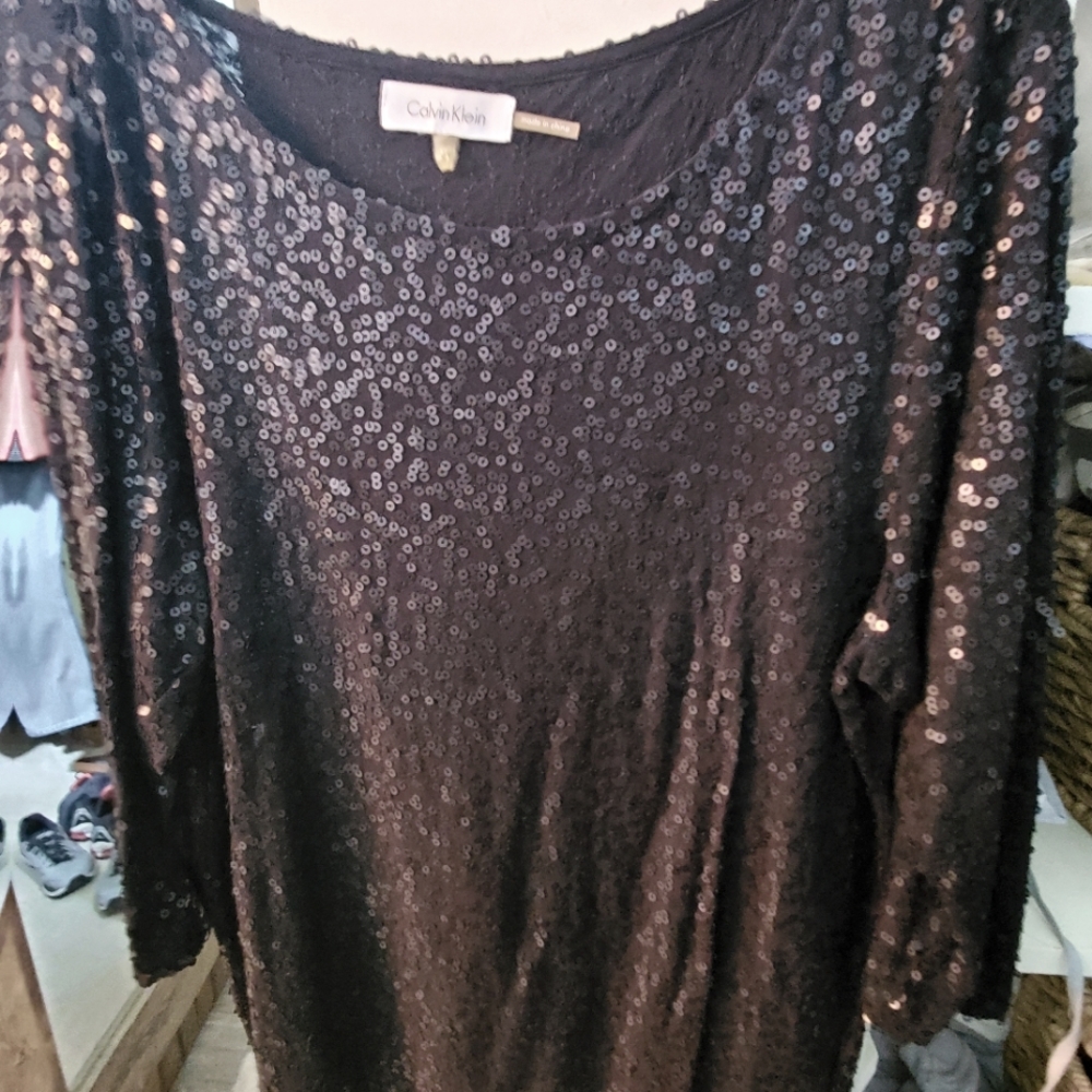 Just in for your 🎄🎁  Holiday Parties!  Black Calvin Klein sequined top - XL